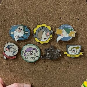 Disney Hidden Mickey Seven Dwarves Pins